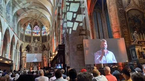 Lors de la cérémonie plénière de clôture du Congrès Mission 2023 dans la cathédrale Saint Étienne de Toulouse