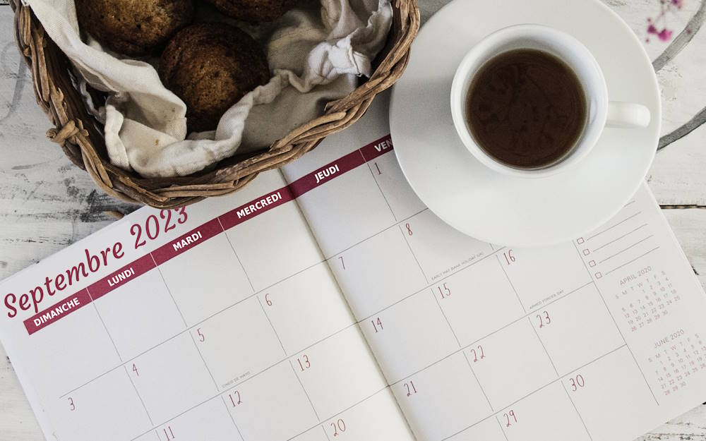 Petit gâteaux, café et agenda